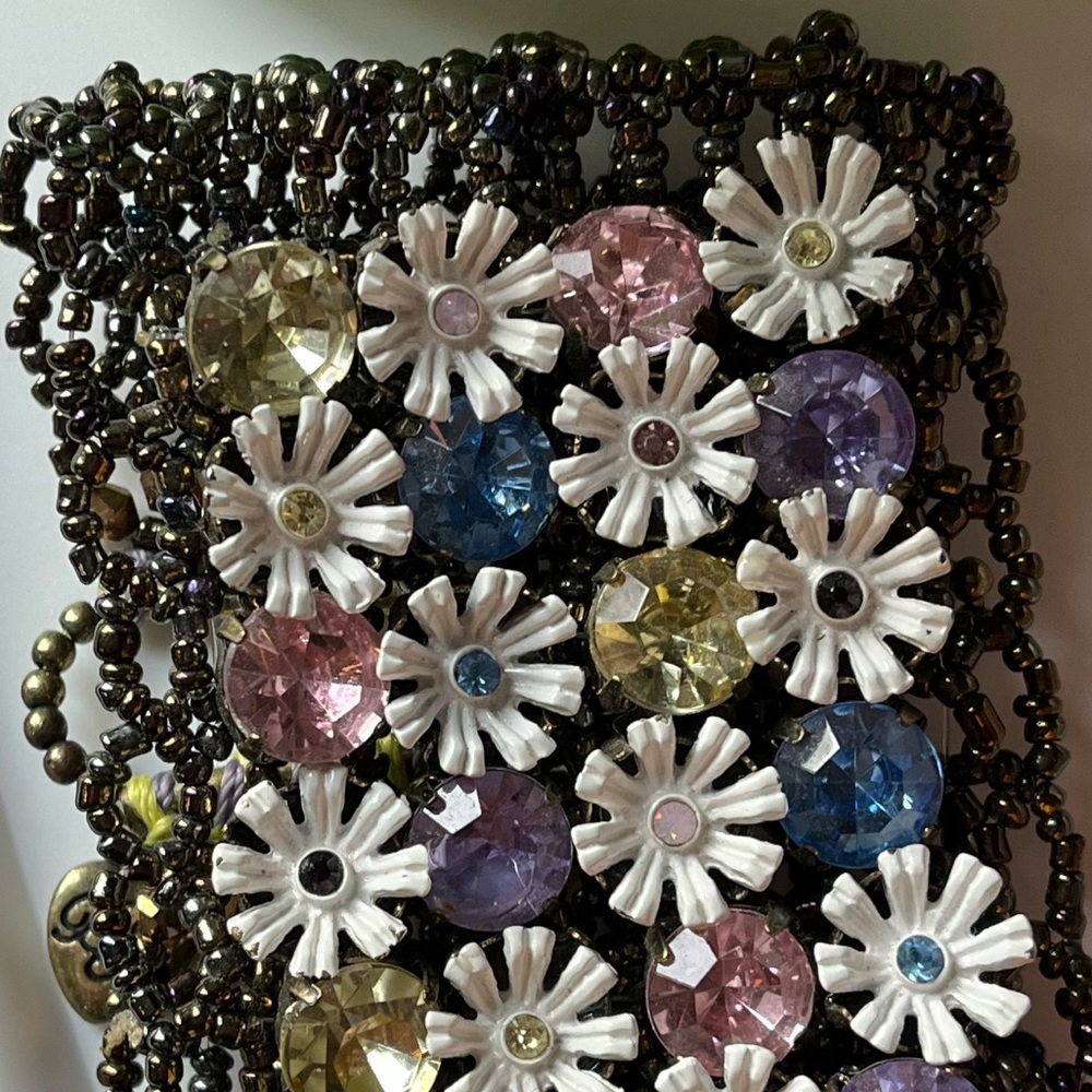 BETSEY JOHNSON GRUNGE GIRLIE DAISY METAL BEADED BRACELET - Picture 6 of 8